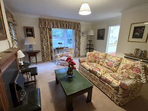 Sitting Room- click for photo gallery